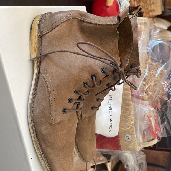 BROWN/TAUPE very soft suede lace up derby ankle boot. Some small signs of wear. - Picture 6 of 8